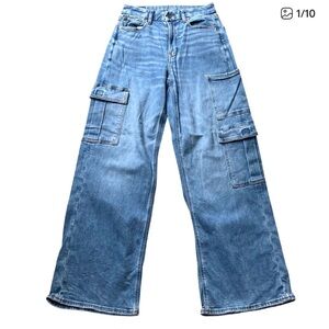 American Eagle Light Blue Wide-Leg Cargo Jeans- size 6 VERY FLATTERING